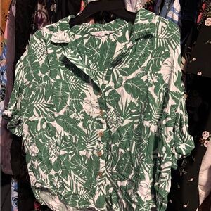 Jane and Delancey Green Leaf Print Button Down Shirt